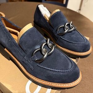 Navy Earth size 9m loafer